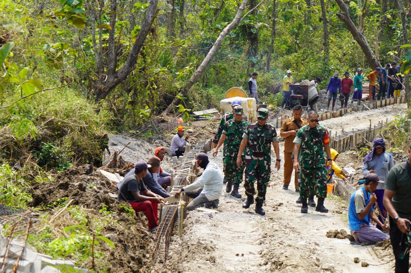 Kasdam V/Brawijaya Tinjau Progress TMMD ke-125 di Ngusikan Jombang