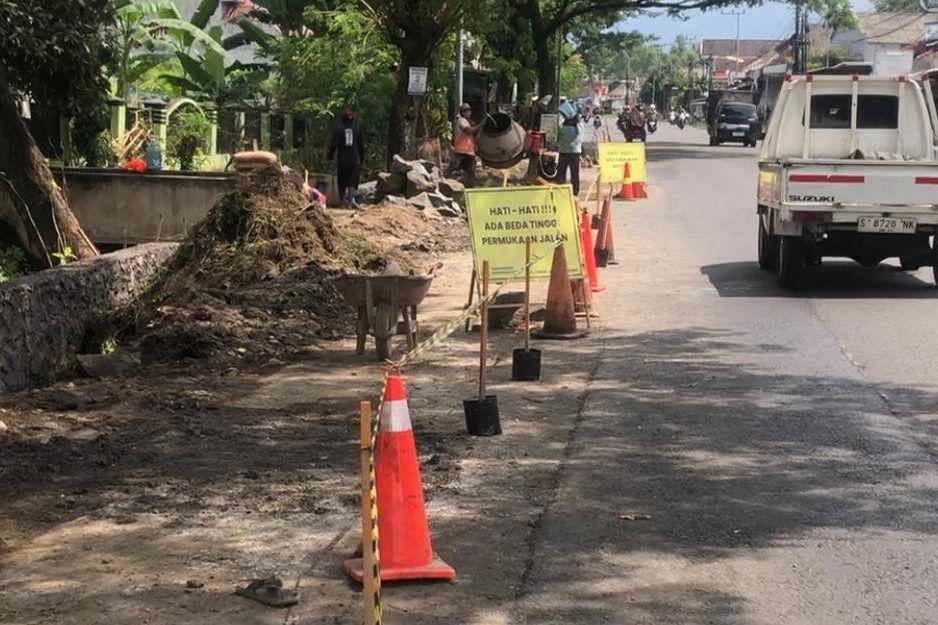 Sehari Enam Lakalantas dan Satu Pemotor Tewas, Material Proyek Diduga Jadi Penyebab