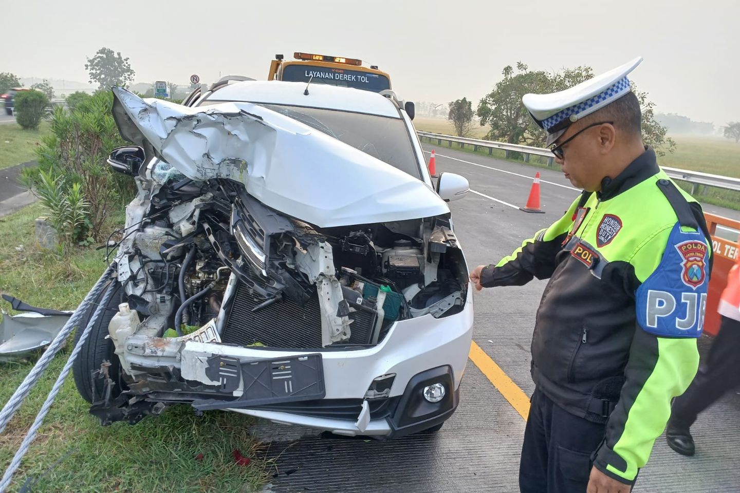 Menyelamatkan Diri Keluar dari Mobil, Penumpang Ini Malah Tewas Tertabrak