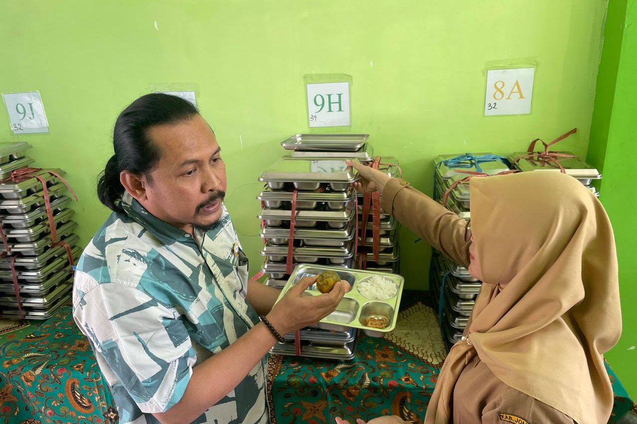Kualitas Makanan Jelek dan Jumlah Kurang Banyak, Penyedia MBG di SMPN 1 Jombang Dikritik