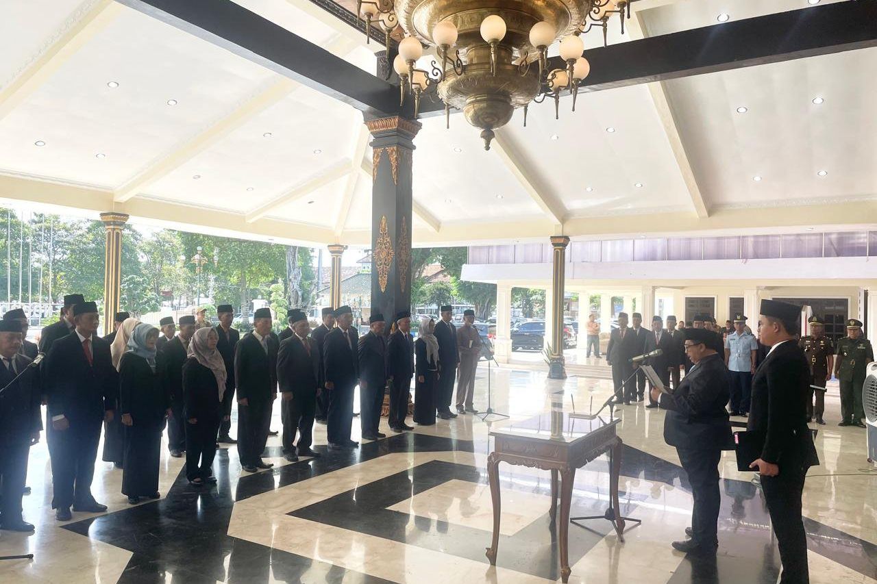 Melantik 25 Pejabat di Lingkup Pemkab, Bupati Jombang: Akan Ada Tiga Gelombang