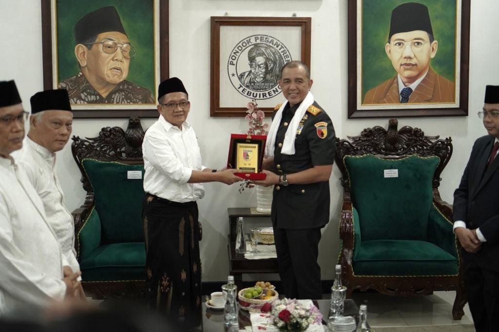 Pangdam V/Brawijaya Tawarkan Kuota Khusus bagi Santri Tebuireng Masuk TNI