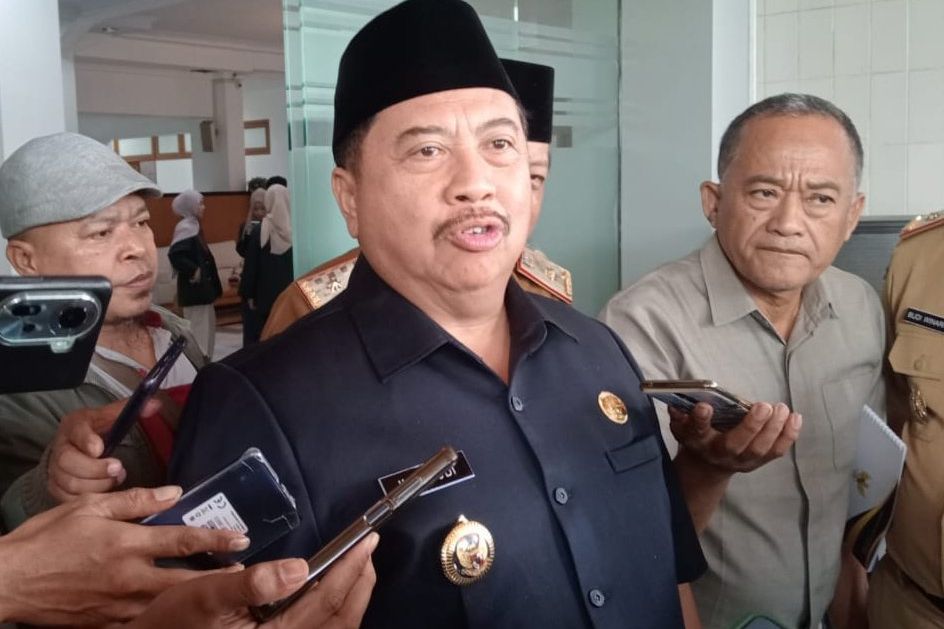 Abah Warsubi Imbau Pengelola Sekolah dan Masyarakat Ikut Awasi MBG di Jombang