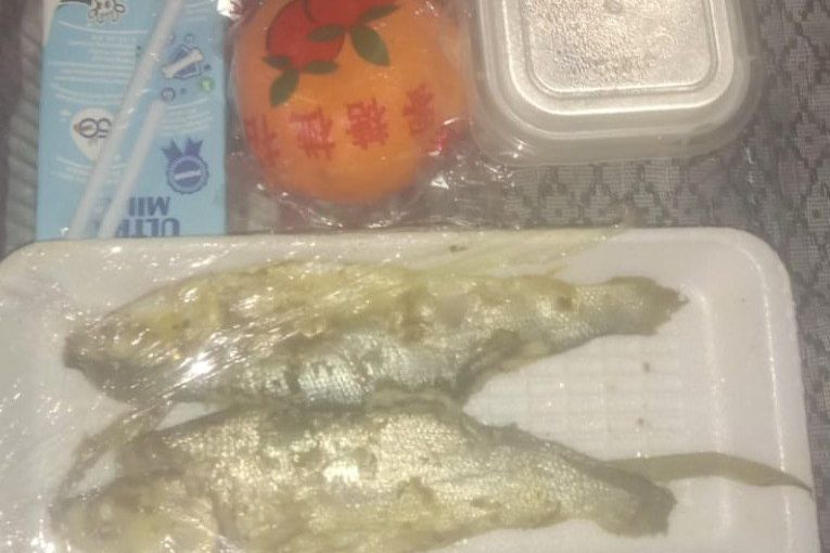 Ikan Bandeng di Menu MBG SDN Rongtengah 2 Sampang Busuk dan Berulat