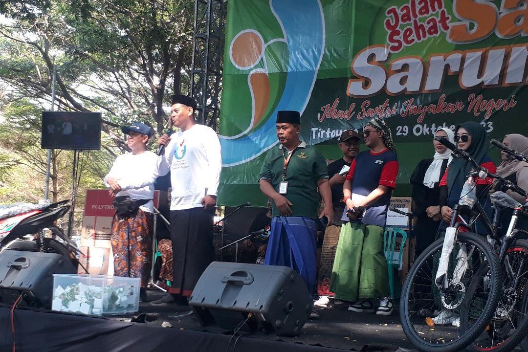 Peringati Hari Santri 2023, PCNU Kediri Gelar Jalan Sehat Sarungan