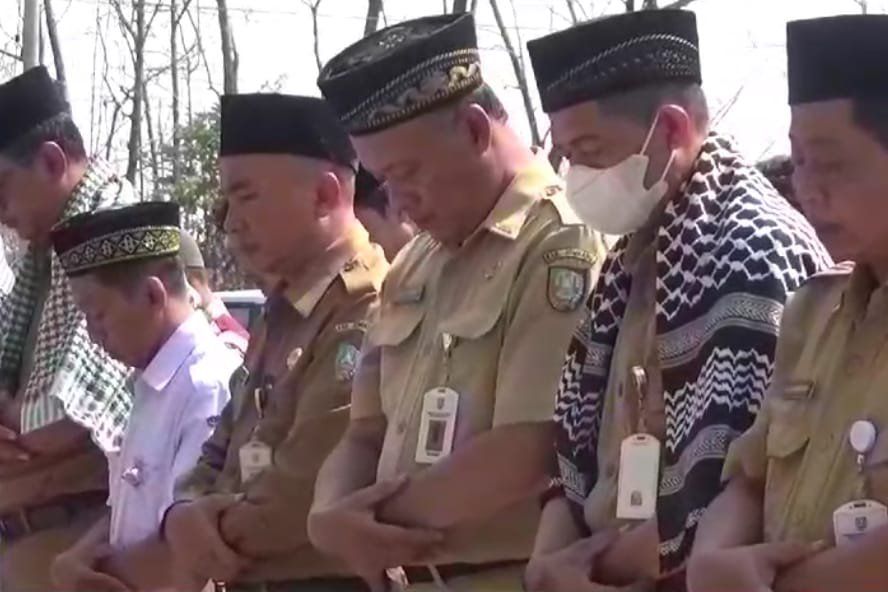 DLHKP dan Warga Jombang Gelar Sholat Minta Hujan  Karena Kemaraau Panjang 