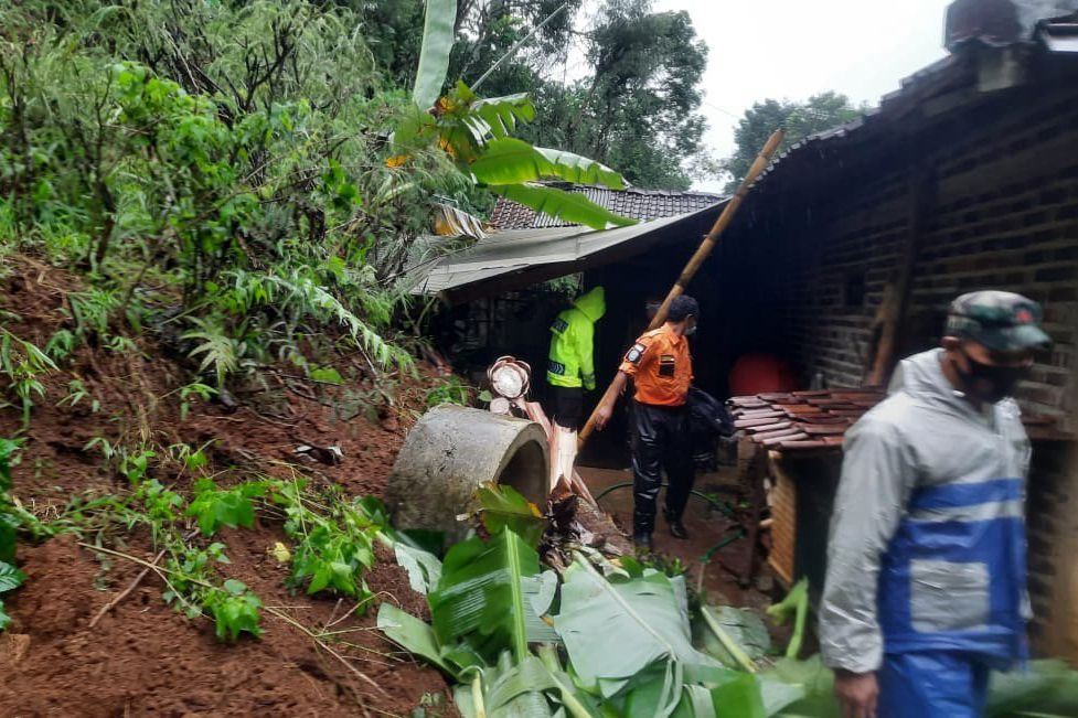 Diguyur Hujan, Empat Tebing di Ponorogo Longsor