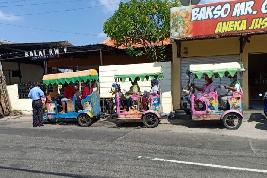 Di Balik Keunilan Vaksin Lansia, Mulai Jemput Bola hingga Naik Odong-odong