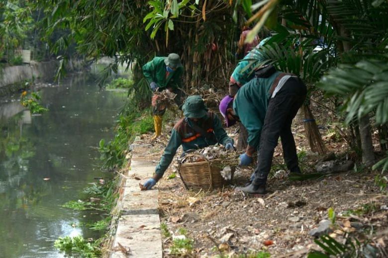 Percantik Sungai, Kawasan Kalibokor Surabaya Dibersihkan