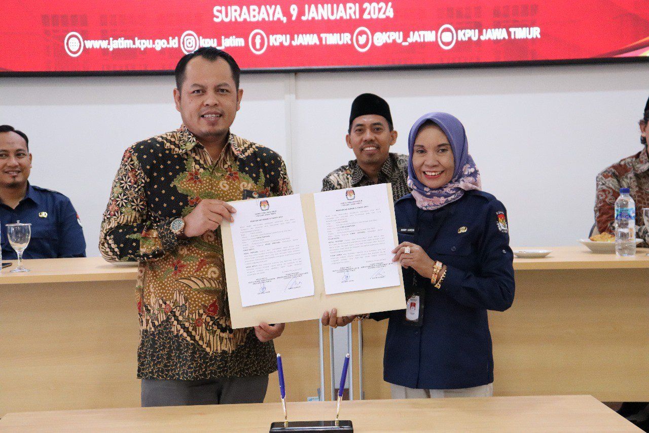 Ukur Kinerja dan Target 2024, Komisioner dan Sekretaris KPU Jatim Teken Perjanjian Kinerja
