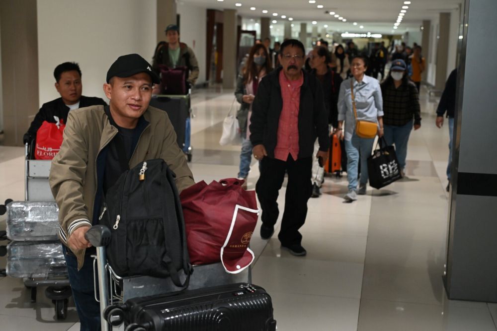 Terdampak Perang, Kemlu Evakuasi 32 WNI dari Iran