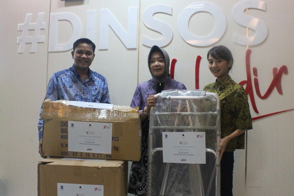 Dinsos Surabaya Terima Bantuan 36 Tongkat Alat Bantu Jalan