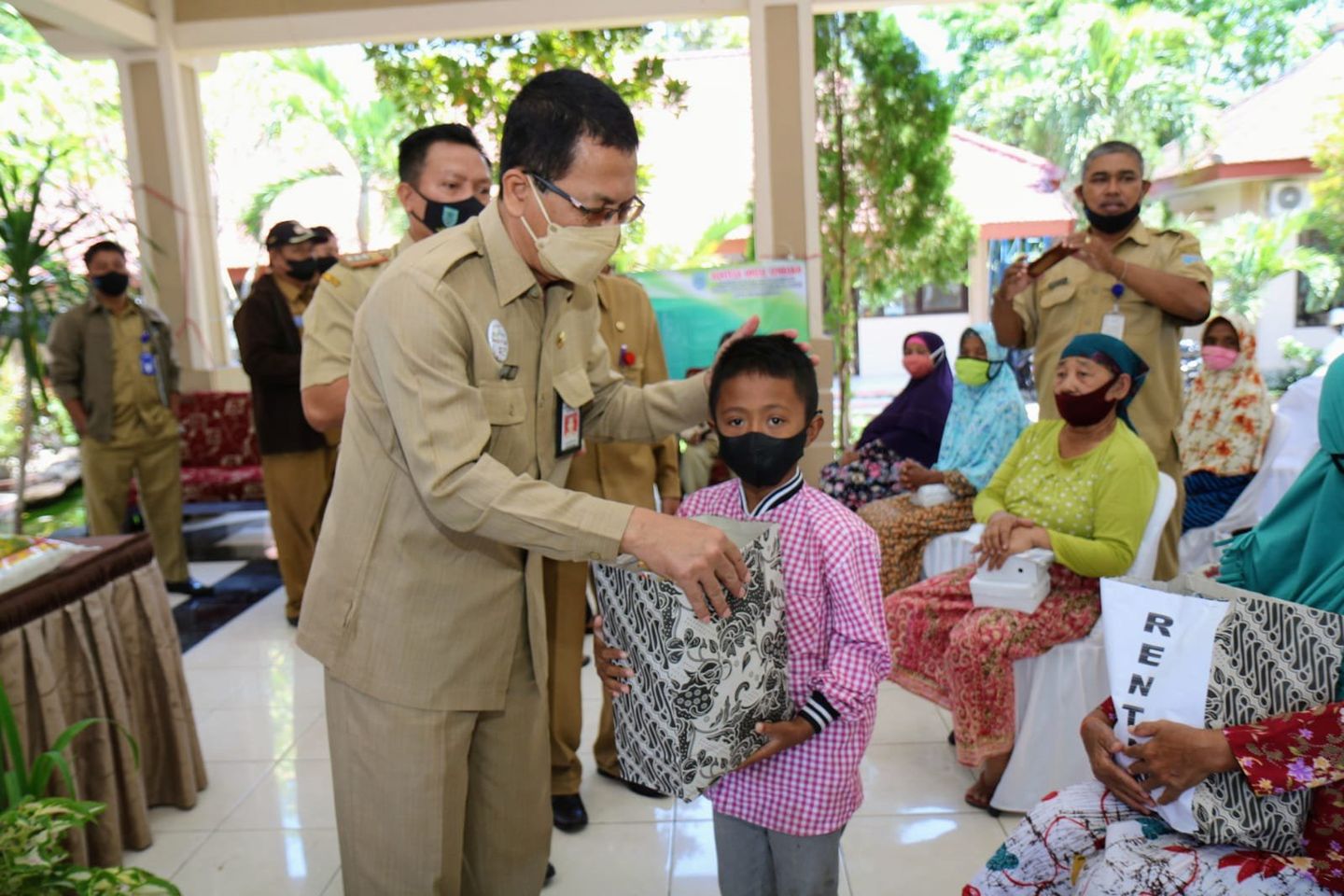 Pemkot Probolinggo Kembali Salurkan Sembako bagi Warga Terdampak Pandemi