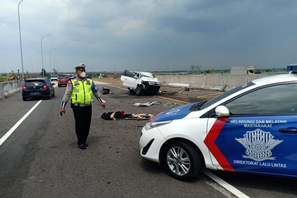 Vanessa Angel dan Suami Alami Kecelakaan di Tol Jombang