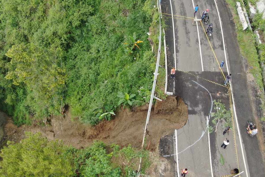 Amblas 6 Meter, Jalan Ponorogo-Pacitan Segera Diperbaiki dengan Cara Ini