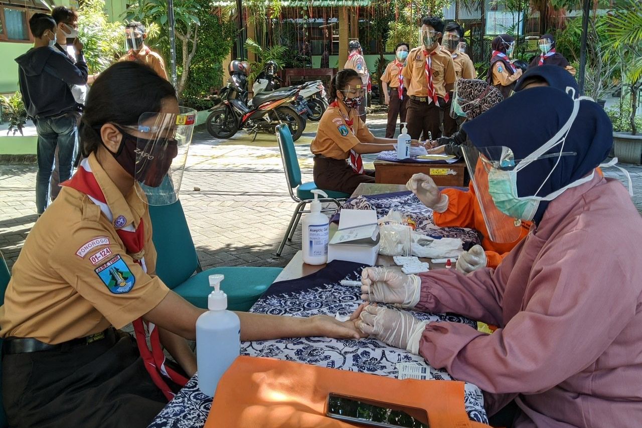 90 Siswa dan 72 Guru di Ponorogo Ikuti Rapid Test Acak