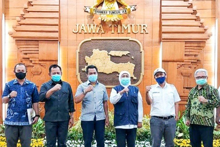 Khofifah Surati Jokowi, Isinya Permohonan Penangguhan UU Omnibus Law