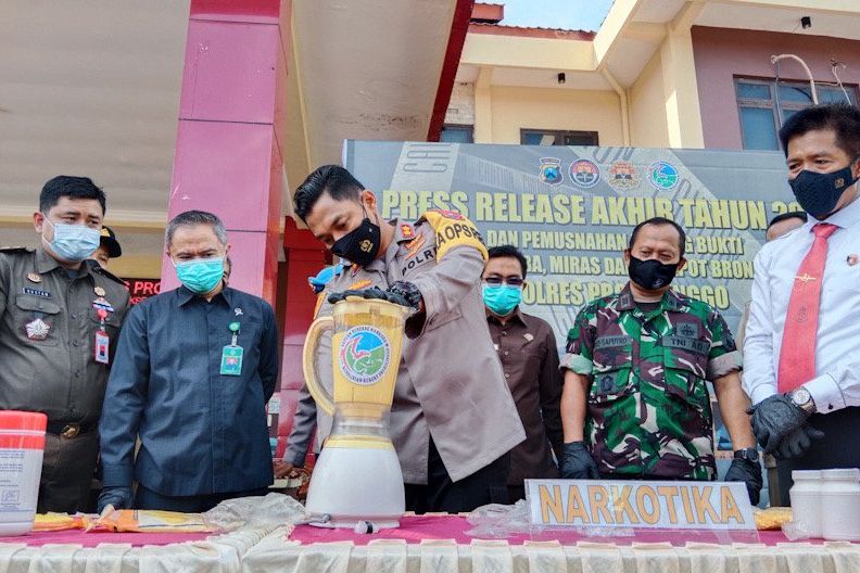 Puluhan Ribu Butir Okerbaya, SS, Miras dan Knalpot Brong Dimusnahkan
