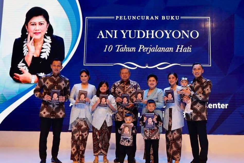 Ani Yudhoyono Tulis Buku 10 Tahun Perjalanan Hati