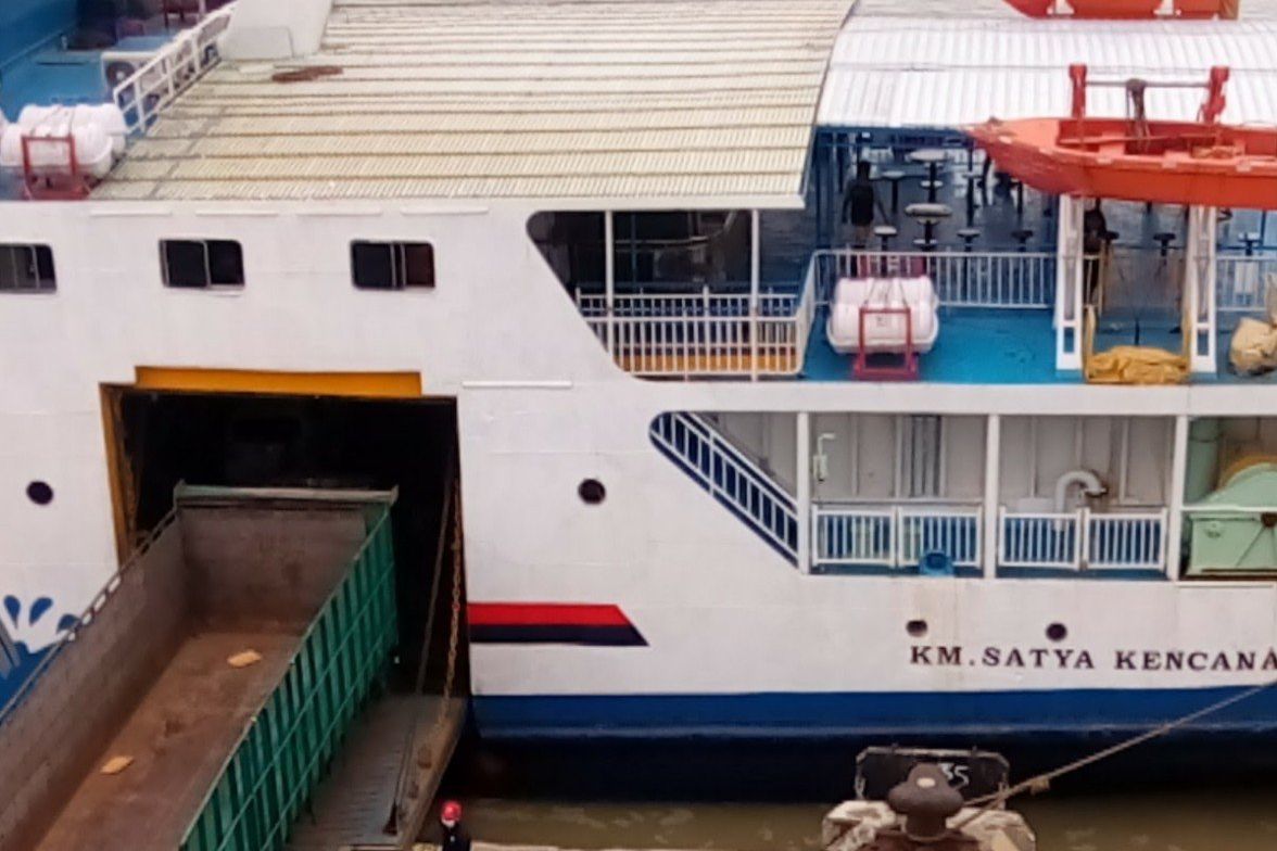 KM Satya Kencana IX Terbakar, Seorang Penumpang Tewas
