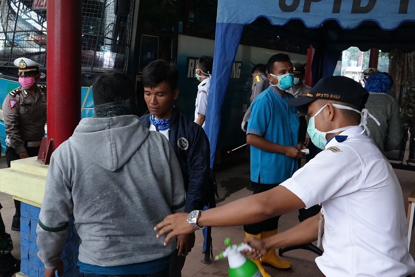 Pulang dari Surabaya, Tiga Kuli Asal Probolinggo Panas Tinggi