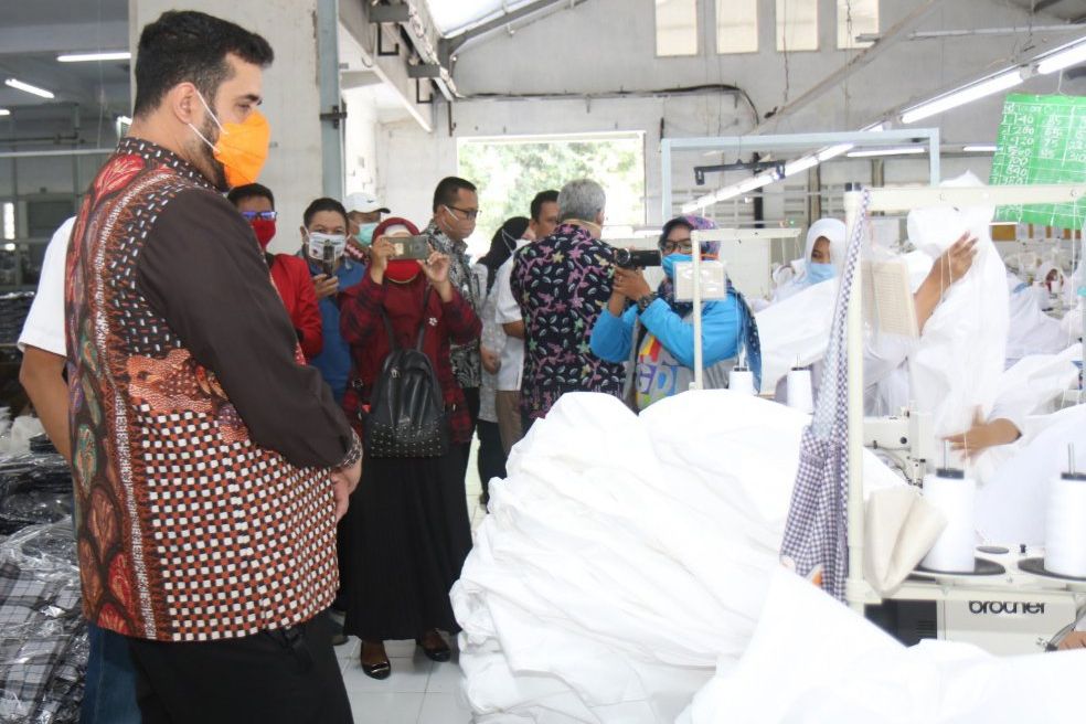 Pabrik Garmen di Probolinggo Akan Produksi 2 Juta Potong Baju Pelindung