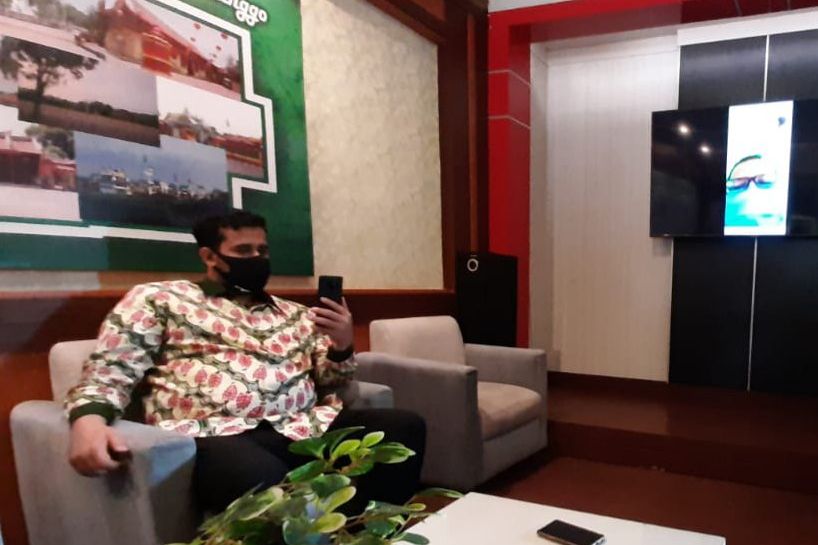 Wali Kota Probolinggo Beri Motivasi Pasien Positif Covid-19 Lewat Video Call