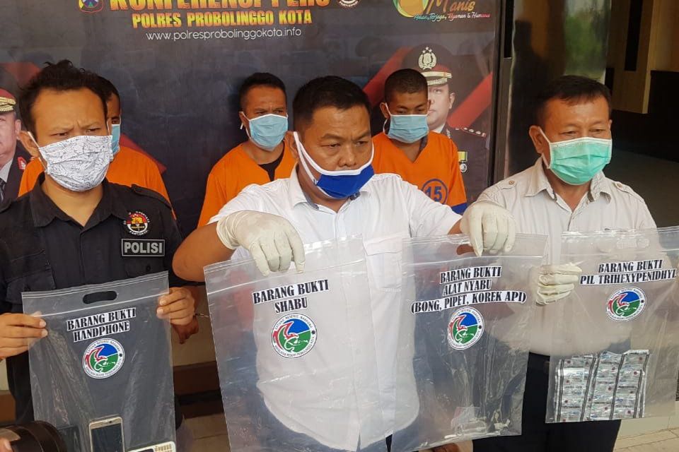 Jenuh Wabah Covid, Dua Pria Ini Malah Konsumsi Sabu