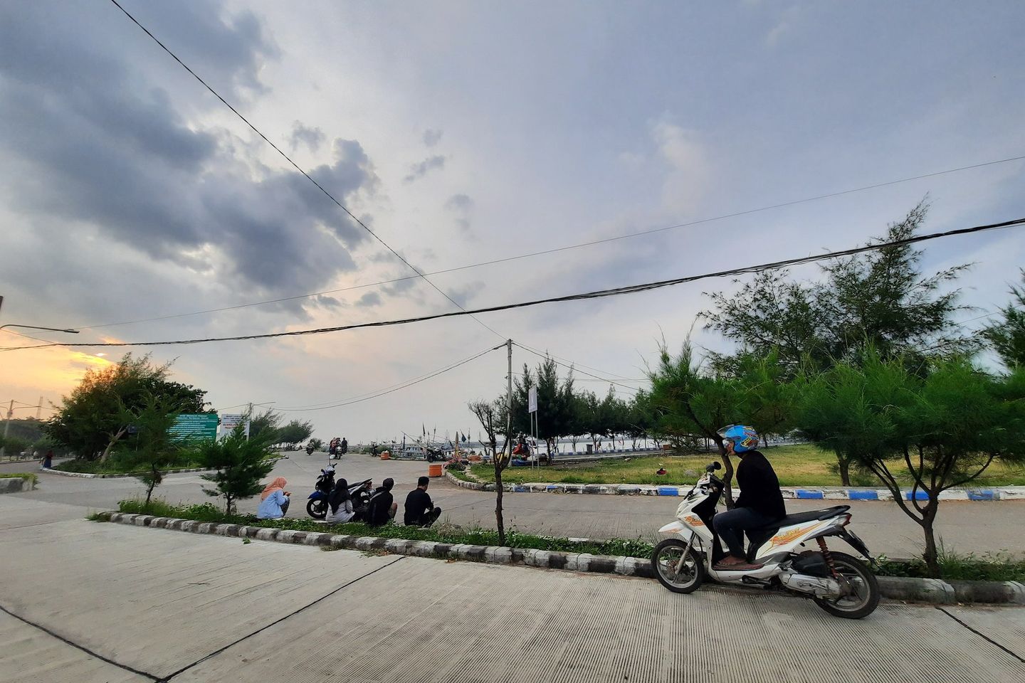 Pandemi Covid, Masyarakat Tetap Nekat <em>Ngabuburit</em>