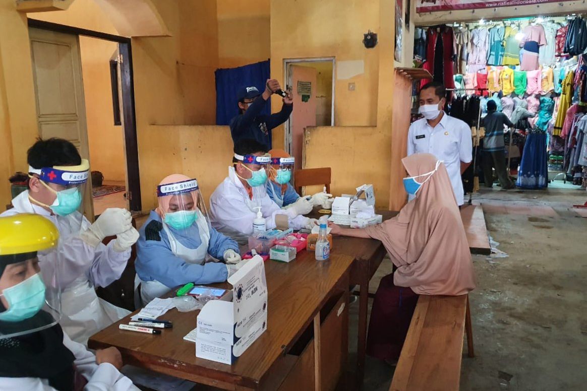 Klaster Pasar dan Komunitas Sumbang Lonjakan Pasien Covid-19 di Jatim