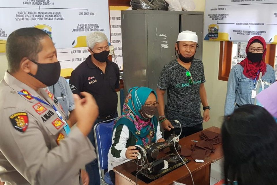 Kampung Tangguh Ini Terapkan Protokol Kesehatan hingga Produksi APD Covid-19