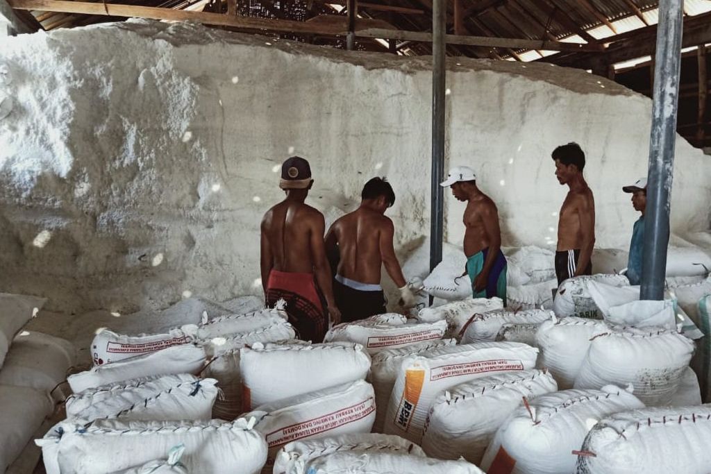 <em>New</em> <em>Normal </em>Dimulai, Pemasaran Garam Tradisional Pulih