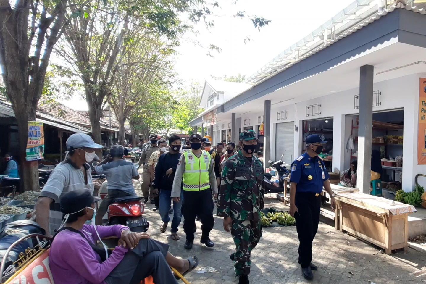 Zona Merah, Satgas Covid-19 Probolinggo Awasi Pasar dan Tempat Wisata
 