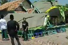 Waspadai Angin Kencang di Musim Peralihan, Tenda Khitanan Warga Roboh