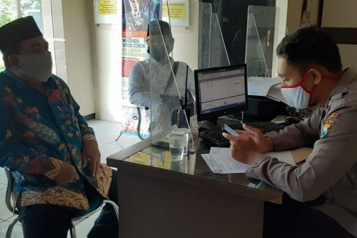 Akun<em> Facebook</em> Palsu Atas Nama Pengasuh Ponpes Nurul Jadid Dilaporkan ke Polisi