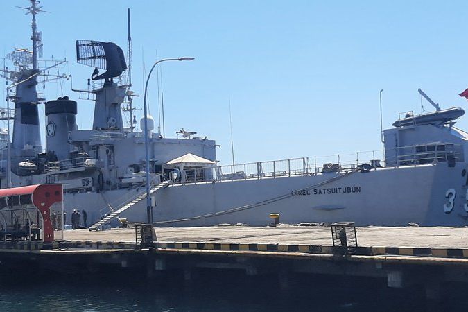 Keluarga Awak KRI Nanggala 402 Menunggu di Lanal Banyuwangi