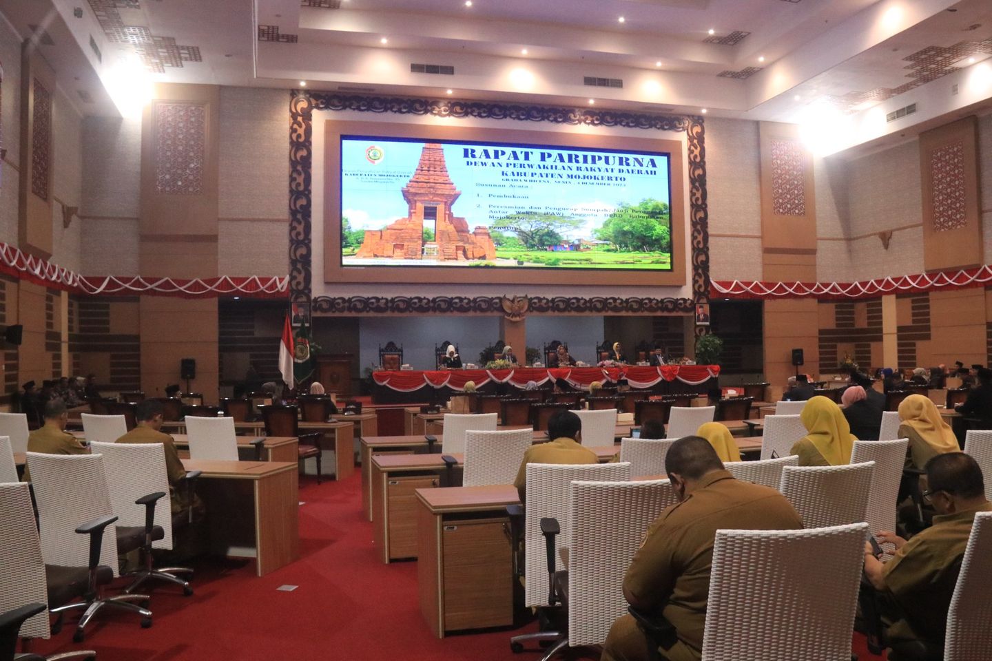 Bupati Mojokerto Hadiri Rapat Paripurna Peresmian PAW Anggota DPRD