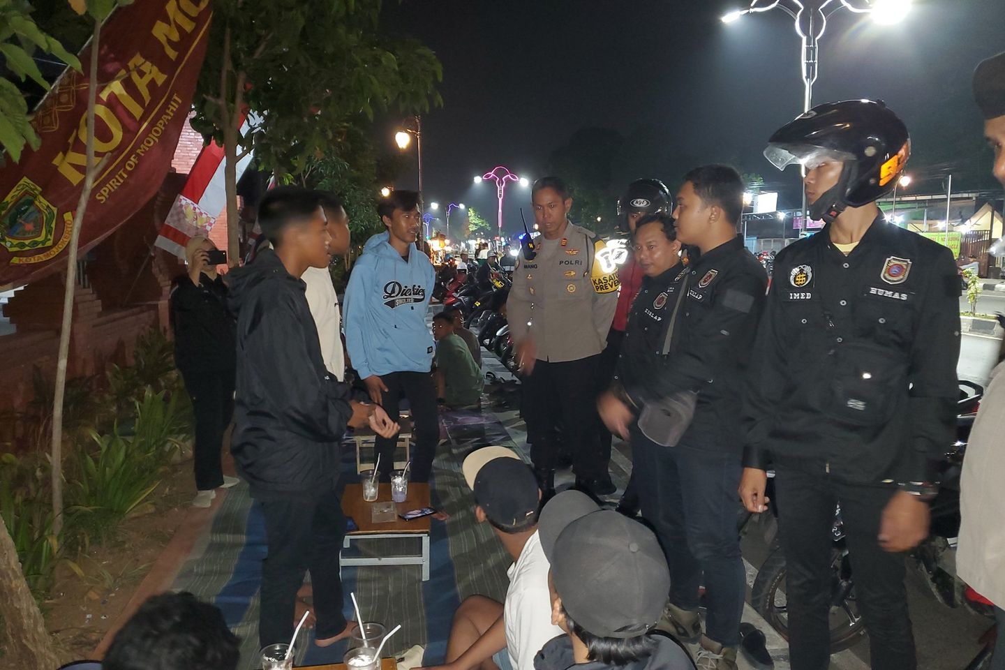 Polisi dan Perguruan Silat di Mojokerto <em>Sweeping</em> Atribut Perguruan