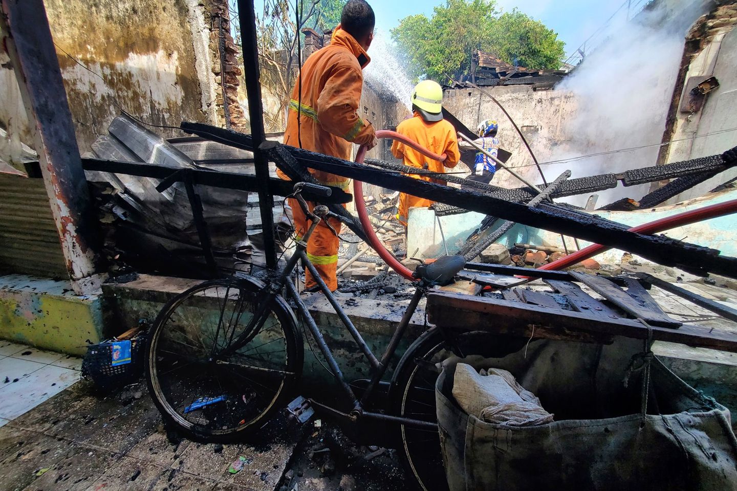 Rumah ODGJ Terbakar, Sempat Merambat ke Tetangga