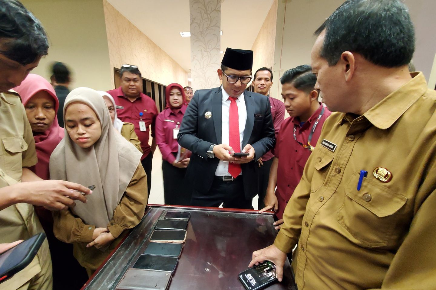Mas Pj Temukan Lima Handphone Pegawai Pemkot Mojokerto Terpasang Judi Online
