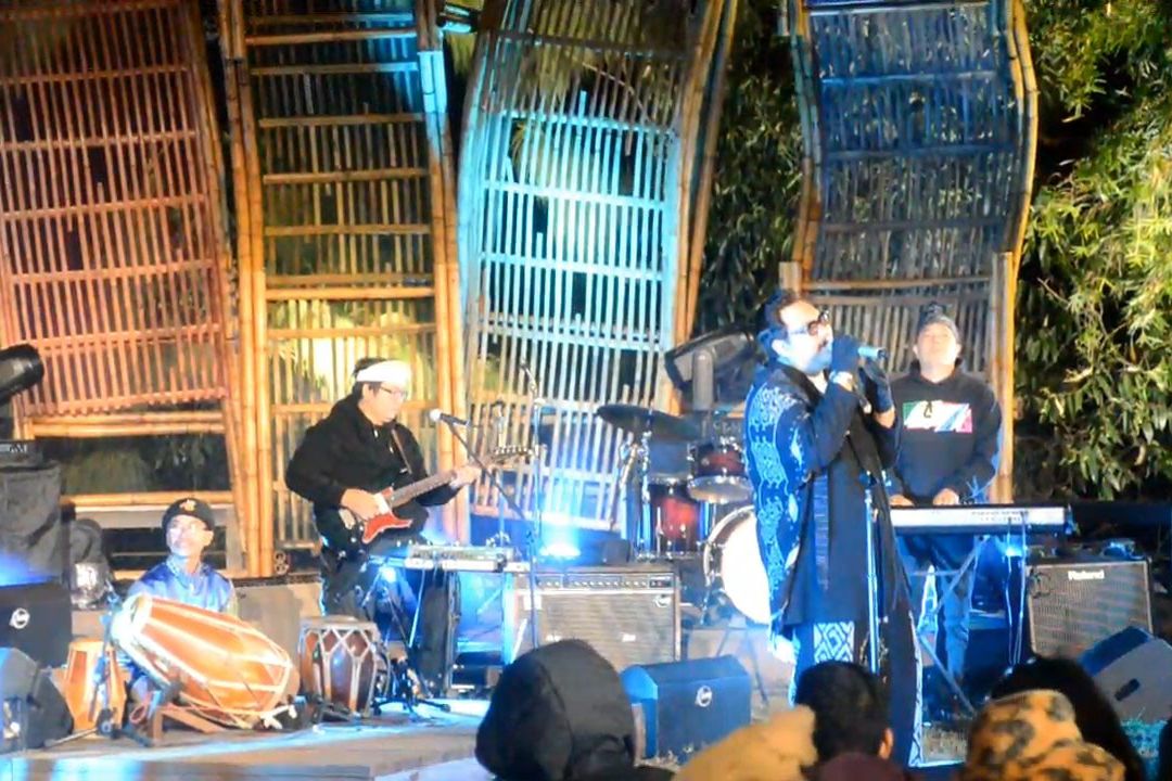 Jazz Gunung Bromo 2024, Elfa's Singer dan Ndarboy Genk Goyang Jemaah Al Jaziah