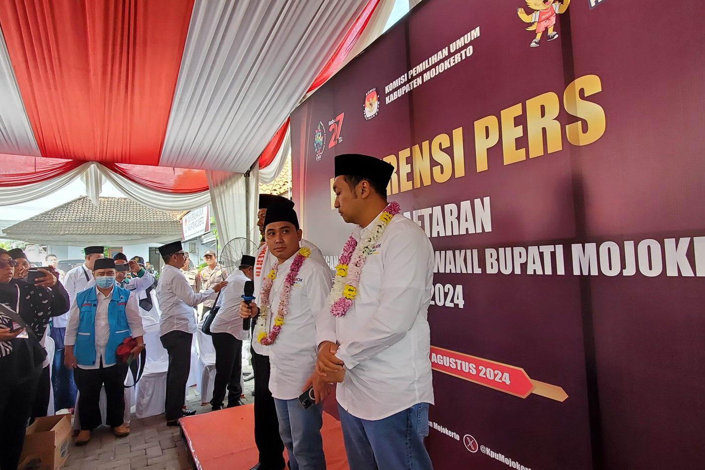 Daftar Pertama di KPU Kabupaten Mojokerto, Ini Visi Misi Gus Barra-Rizal