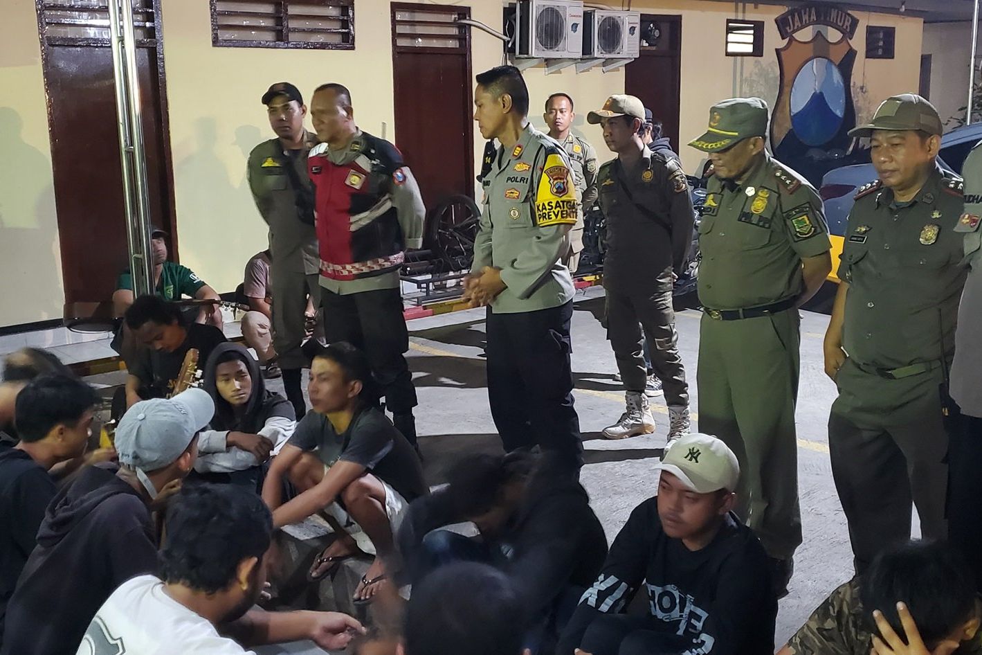 Resahkan Masyarakat, Puluhan Pengamen di Kota Mojokerto Dikenai Tipiring