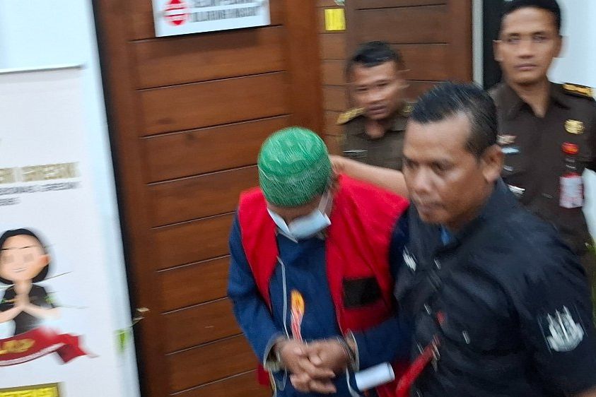 Korupsi Dana CSR Beras Tak Layak Konsumsi, Kades Beserta Sekdes dan Ketua BPD Roomo Gresik Ditahan