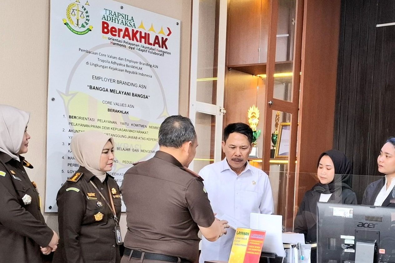 Komisi Kejaksaan dan Kejagung Sidak Pelayanan Kejari Gresik, Kagum Podcast Adhyaksa