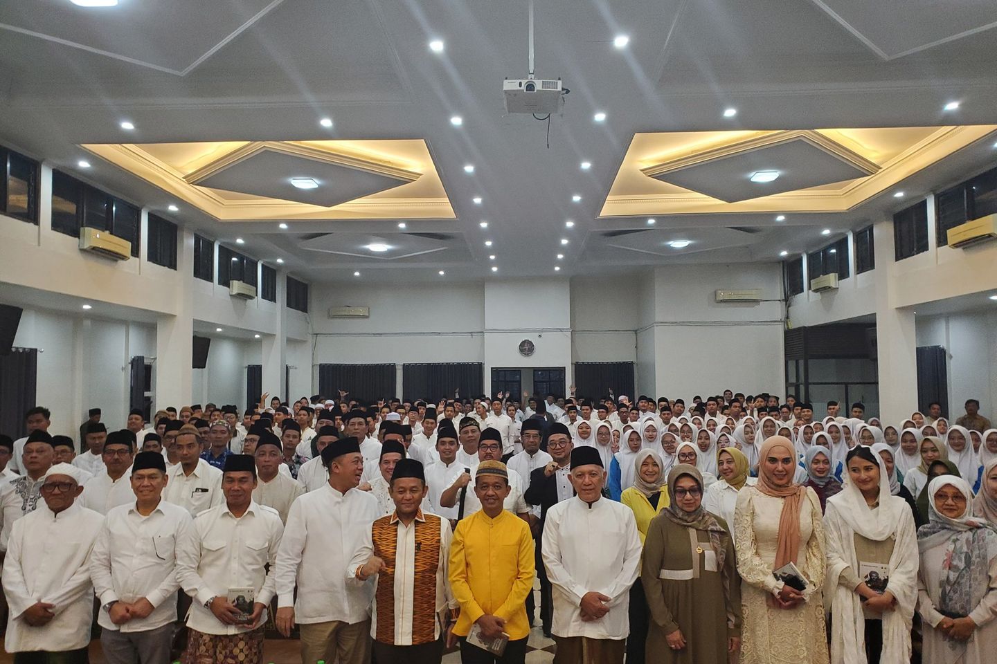 Safari Ramadan di Jombang, Bahlil: Jangan Semua Hal Dipolitisasi