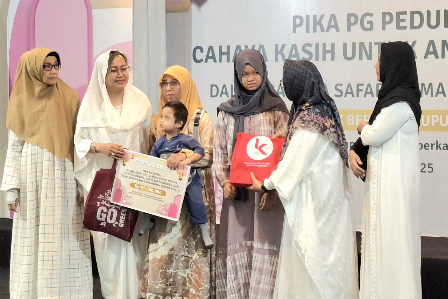 Pupuk Indonesia Bagikan Berkah Bagi 72 Anak Asuh PIKA Petrokomia Gresik
