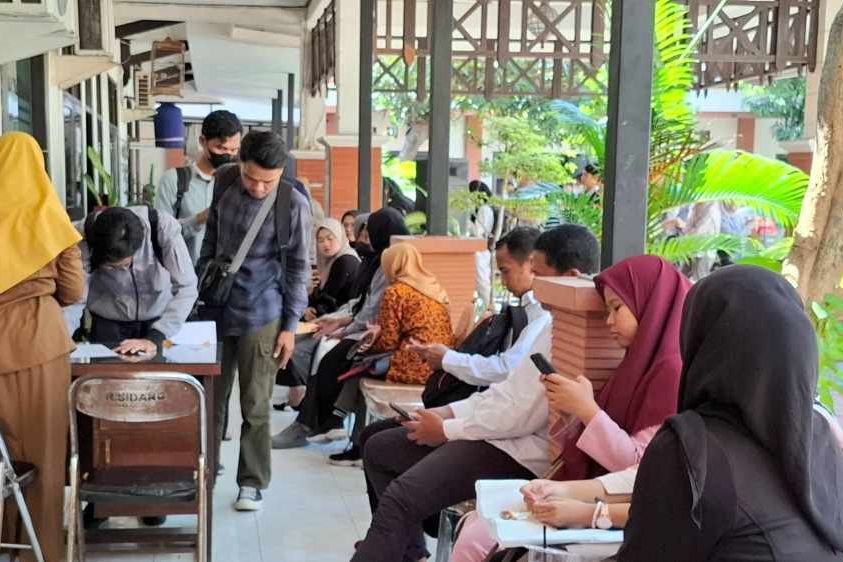 Ribuan Pencari Kerja Serbu Walk-In Interview Disnaker Gresik