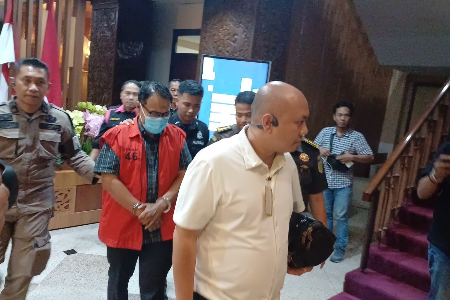 Terima Gratifikasi Rp3,6 Miliar, Mantan Pejabat PU Bina Marga Surabaya Ditahan