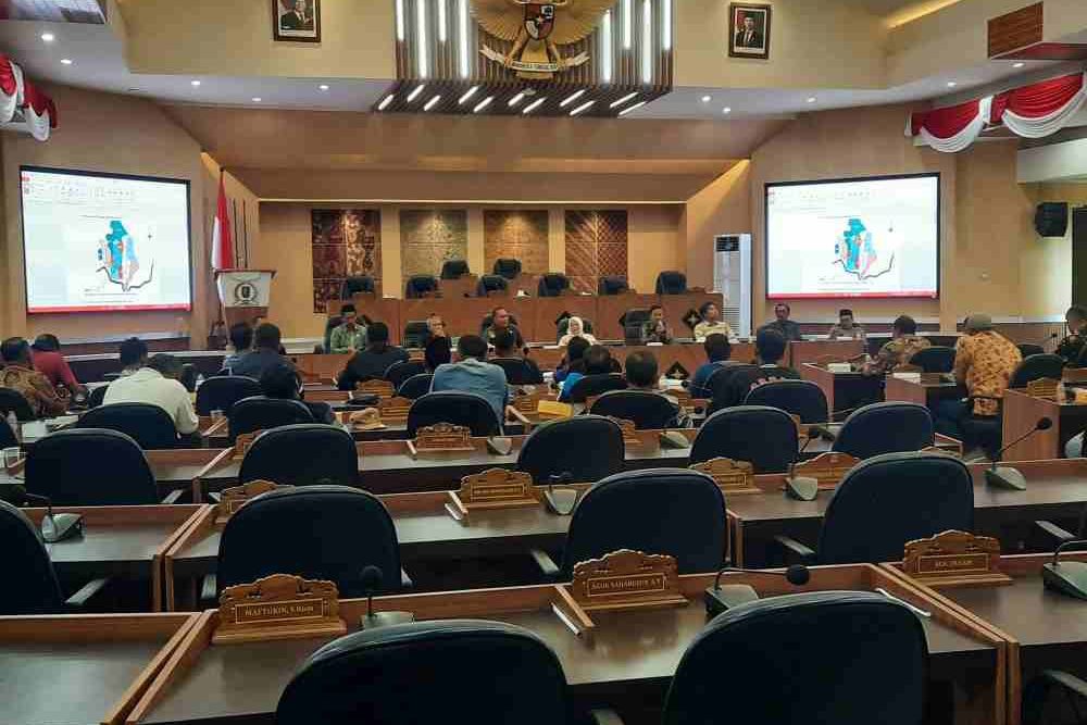 Petani Plumpang Geruduk DPRD Tuban, Tuntut Normalisasi Kali Avour